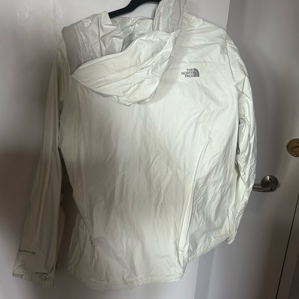 The North Face Women's White Ski & Snow Jacket - Picture 2 of 4
